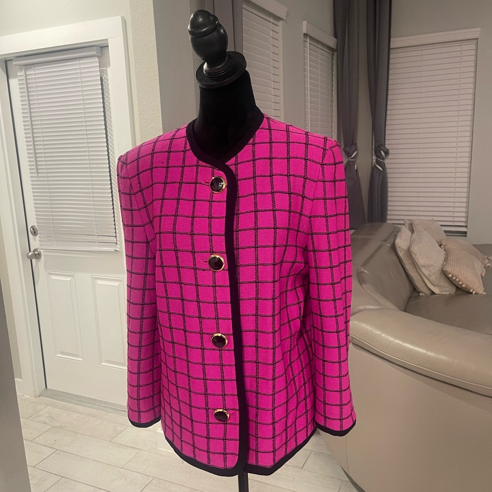ST JOHN wool knit button front jacket TINY HOLE HAS BEEN FIXED